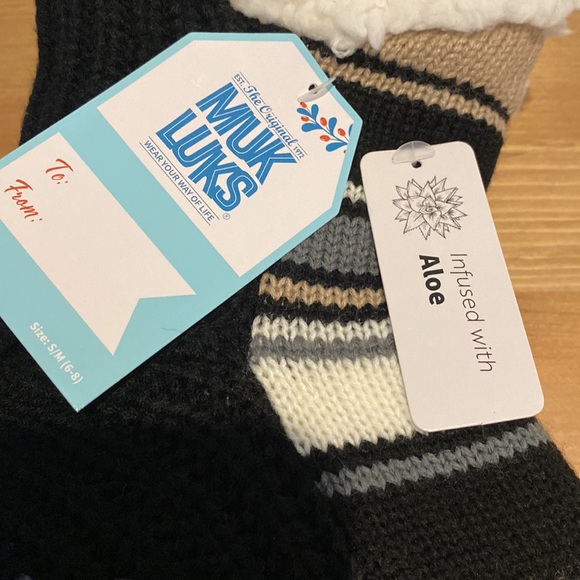 NWT Muk Luks Cabin Socks. Infused with Aloe. - Picture 4 of 5